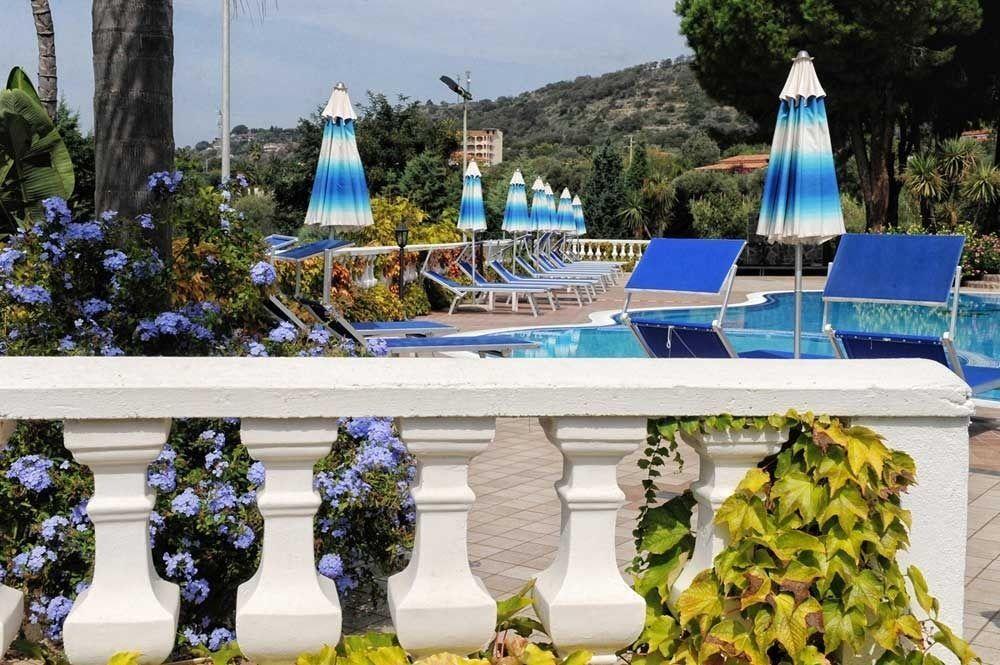 Villaggio Pineta Petto Bianco Капо-Ватикано Экстерьер фото