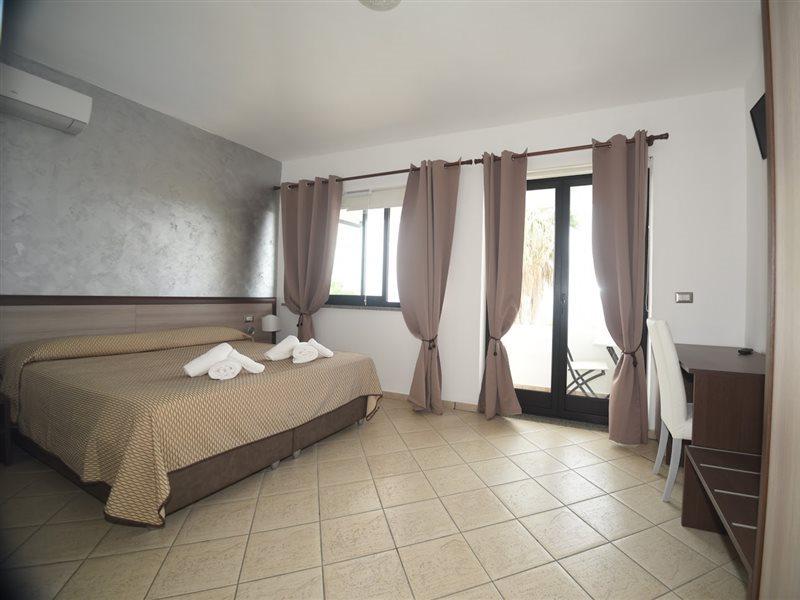Villaggio Pineta Petto Bianco Капо-Ватикано Экстерьер фото